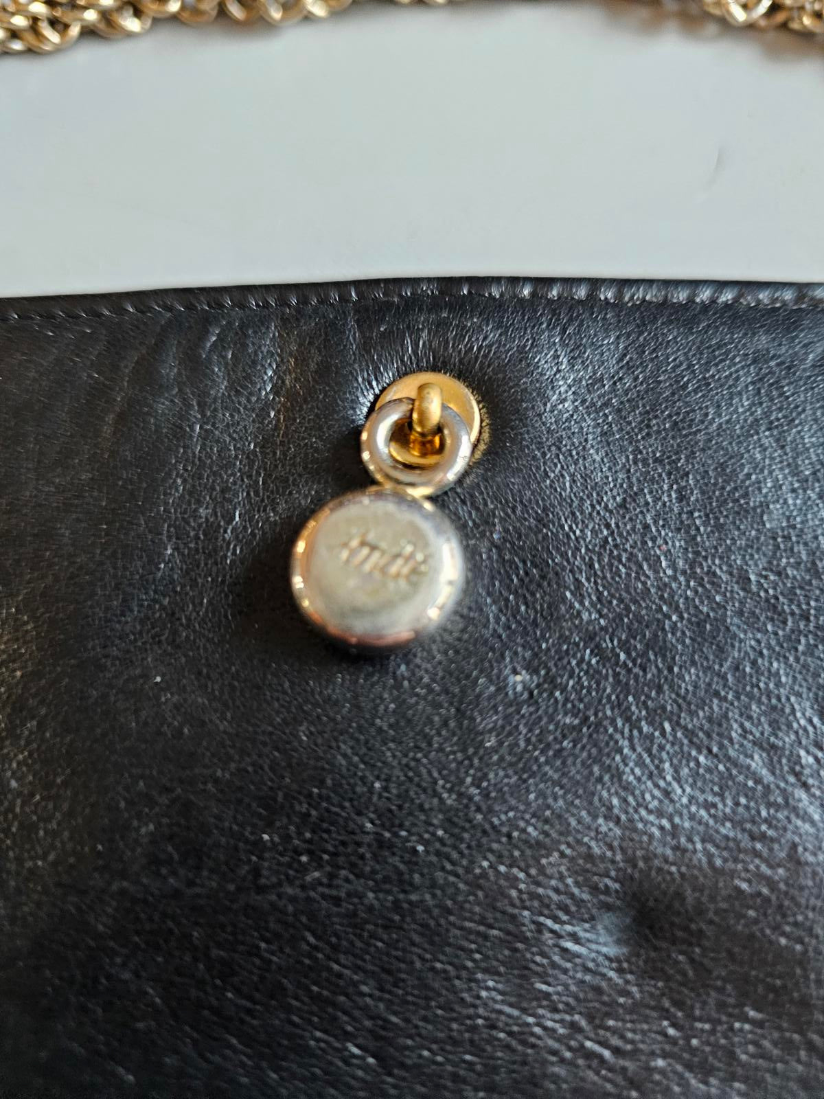 Vintage Andé Black Quilted Leather Shoulder Bag – Gold Chain Strap