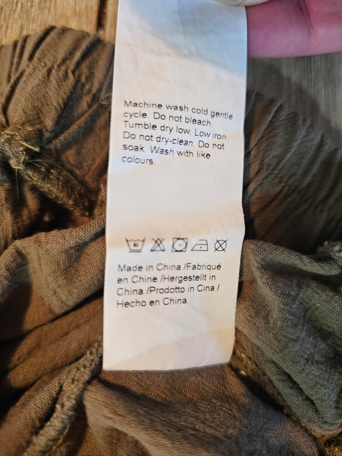 Olive Green Cotton Capri Pants Button Trim Size M Casual Comfort