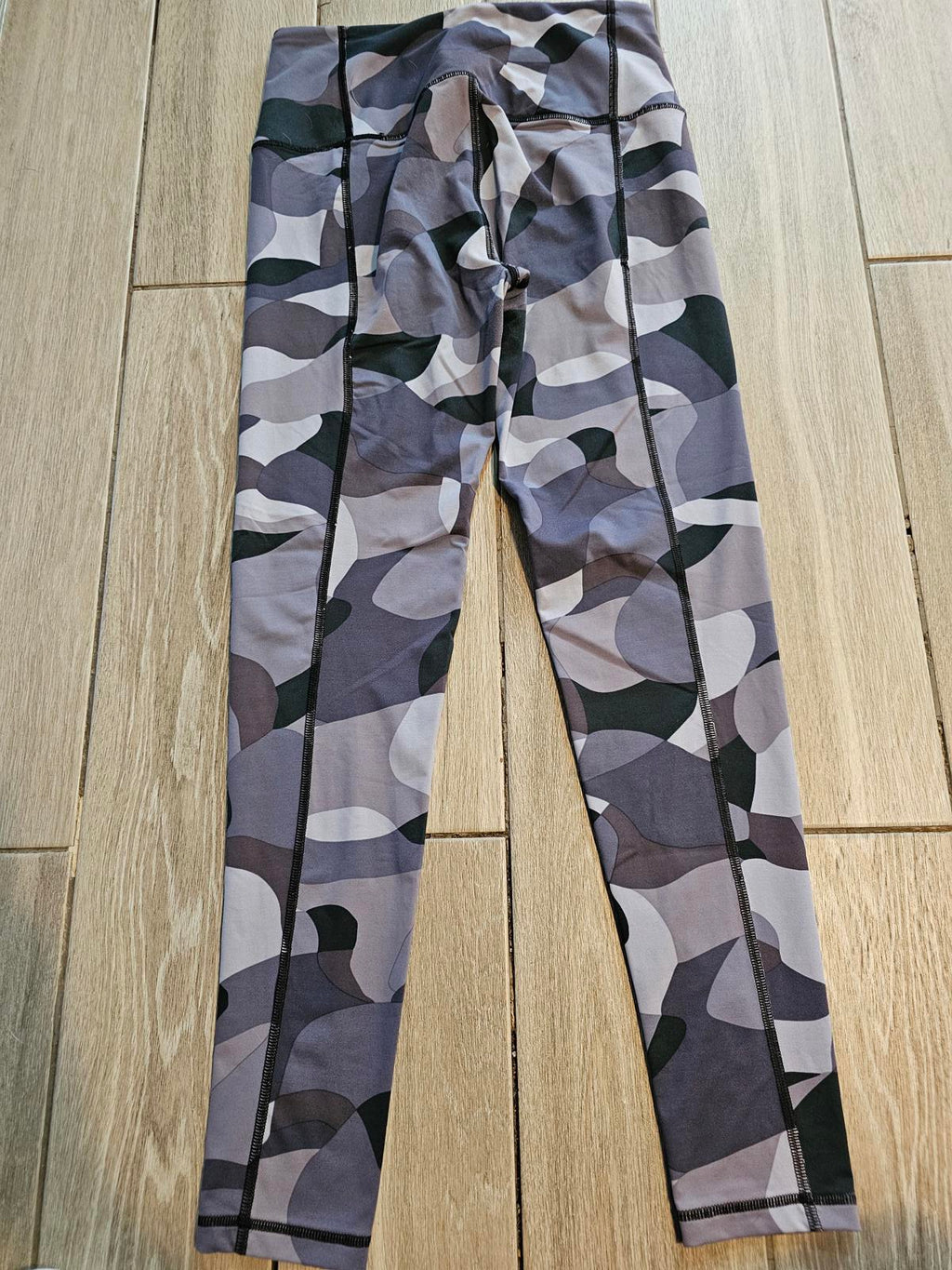 Victoria Sport Knockout Leggings Gray Camo Print Size M Compression